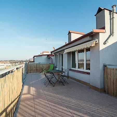 Castle View With 3 Balconies Ideal For Groups By Easybnb