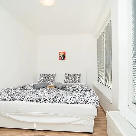Castle View With 3 Balconies Ideal For Groups By Easybnb *