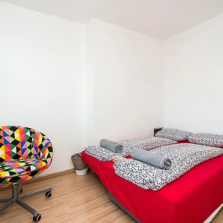 Castle View With 3 Balconies Ideal For Groups By Easybnb Apartment