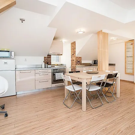 Castle View With 3 Balconies Ideal For Groups By Easybnb Apartment