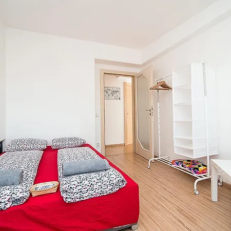 Apartment Castle View With 3 Balconies Ideal For Groups By Easybnb