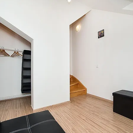 Castle View With 3 Balconies Ideal For Groups By Easybnb Apartment *
