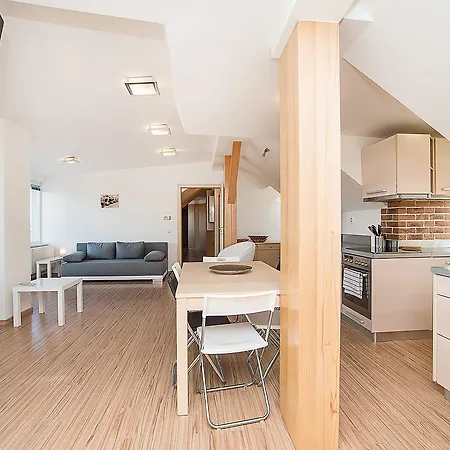 Castle View With 3 Balconies Ideal For Groups By Easybnb